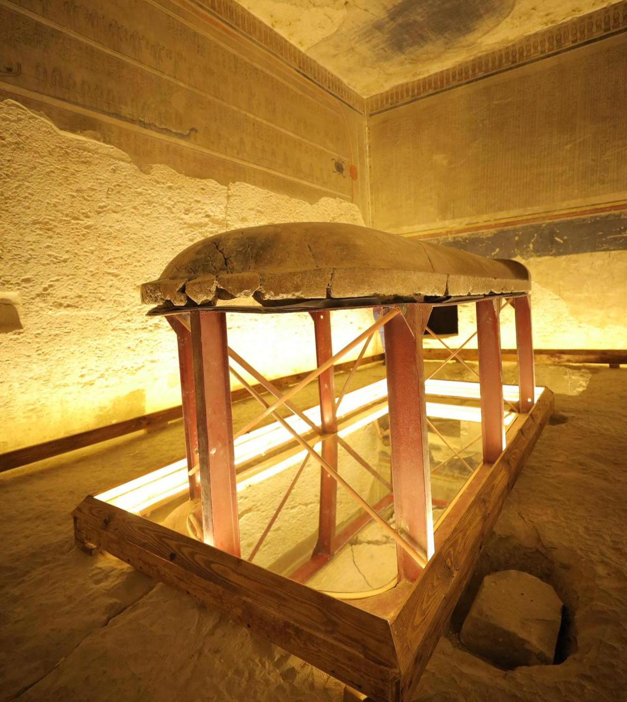 Kral Amenhotep III'ün Mezarı Luxor'un Krallar Vadisi, Mısır, 5 Ekim 2025'te yirmi yıllık restorasyondan sonra.