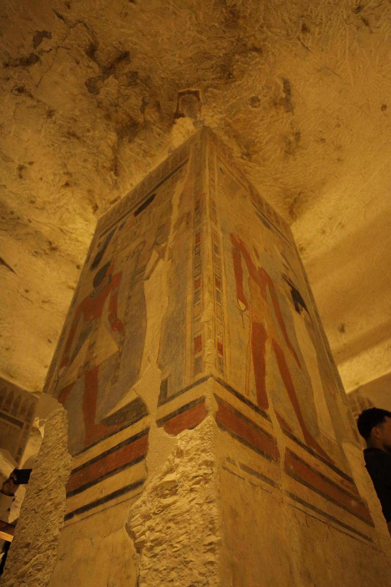 Kral Amenhotep III'ün Mezarı Luxor'un Krallar Vadisi, Mısır, 5 Ekim 2025'te yirmi yıllık restorasyondan sonra.