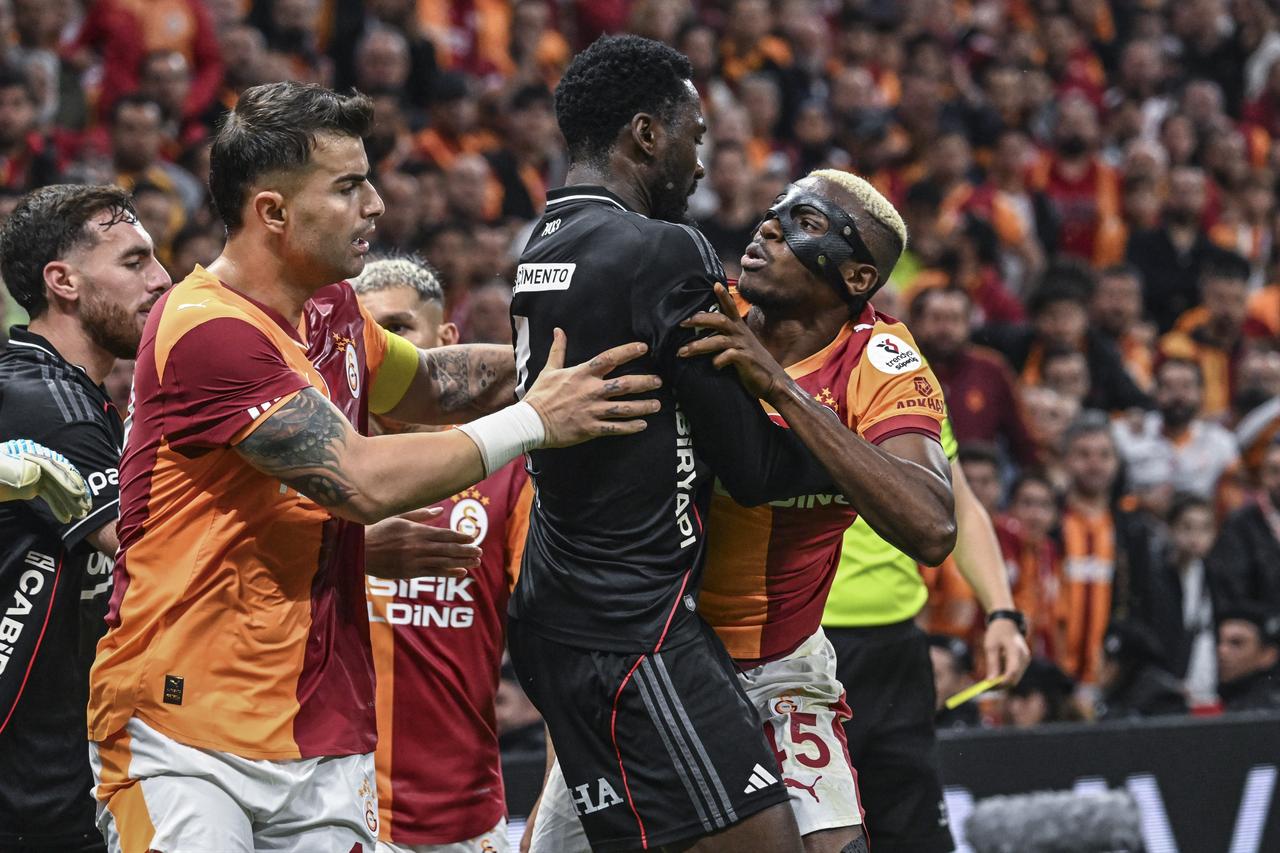 Victor Osimhen (45) of Galatasaray faces off with a player of Besiktas during Turkish Super Lig week 8 football match between Galatasaray and Besiktas at RAMS Park in Istanbul, Türkiye on Oct. 4, 2025. (AA Photo)