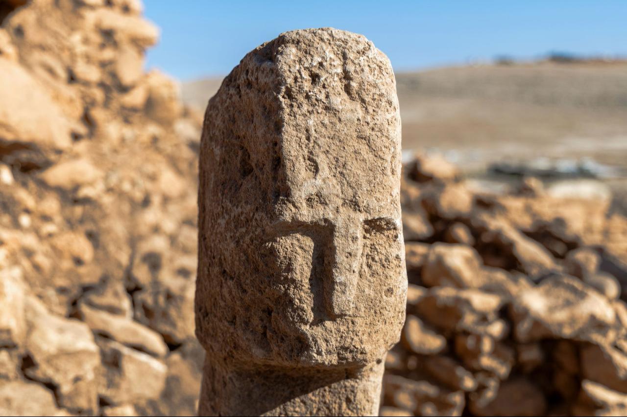 A close-up view of the 12,000-year-old T-shaped pillar featuring a human face discovered at Karahantepe in southeastern Türkiye, Oct. 6, 2025. (Photo via Ministry of Culture and Tourism)