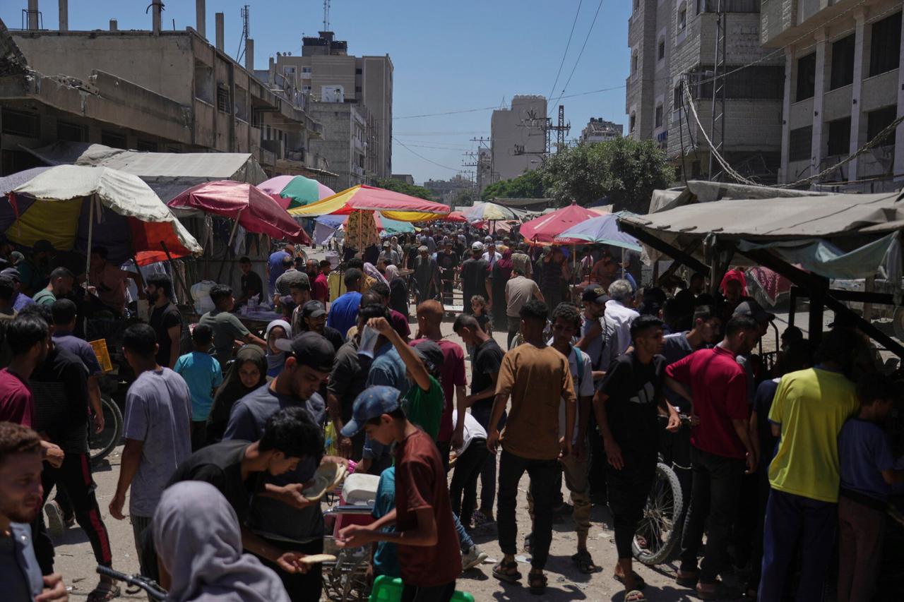 Al-Sahaba Market holds out in besieged Gaza as forced displacement plan grinds on Image