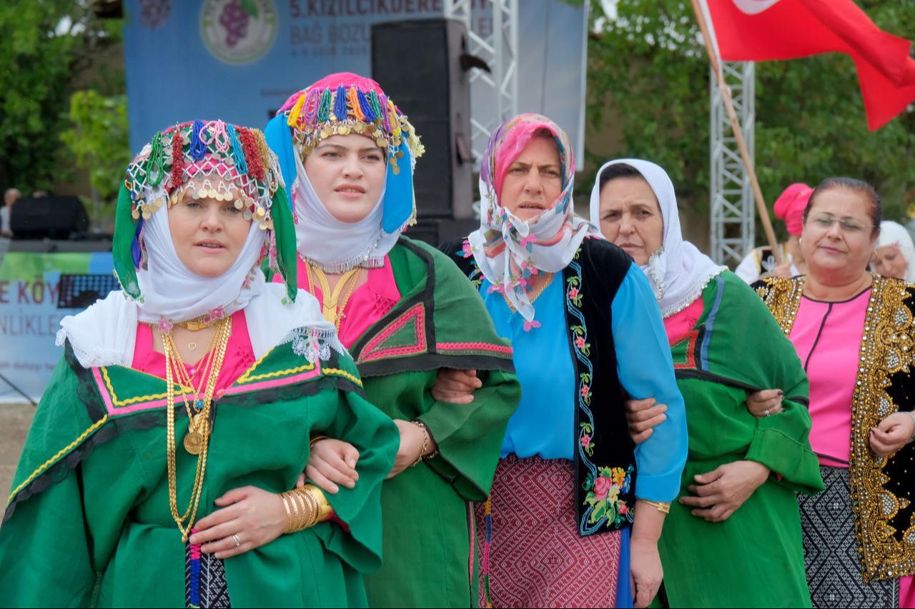 Brides celebrate tradition at Kizılcikdere’s grape harvest festival. Kirklareli, Türkiye, October 5, 2025. (AA Photo)