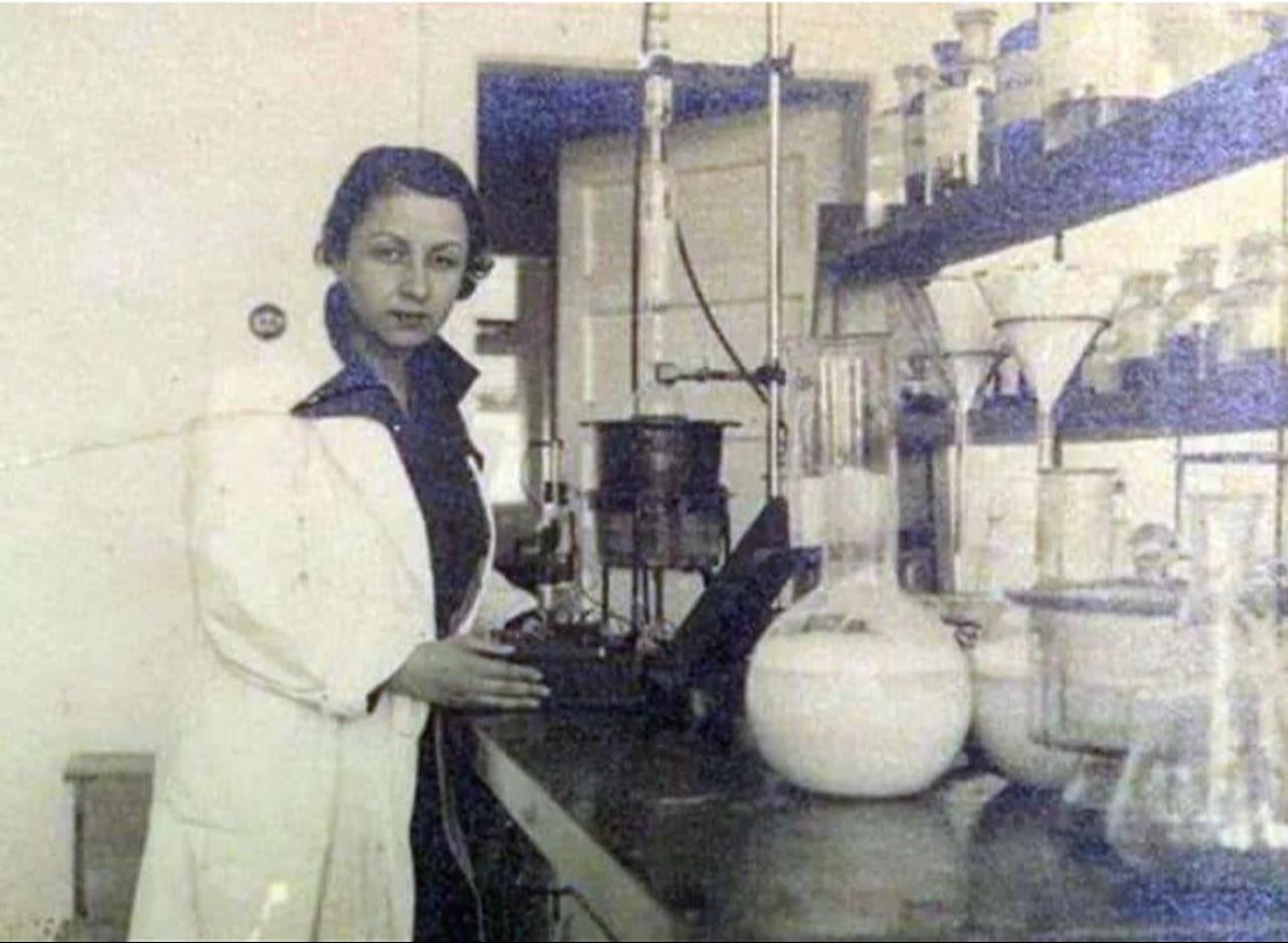Türkiye's first woman chemist, Remziye Hisar (Archival photo)