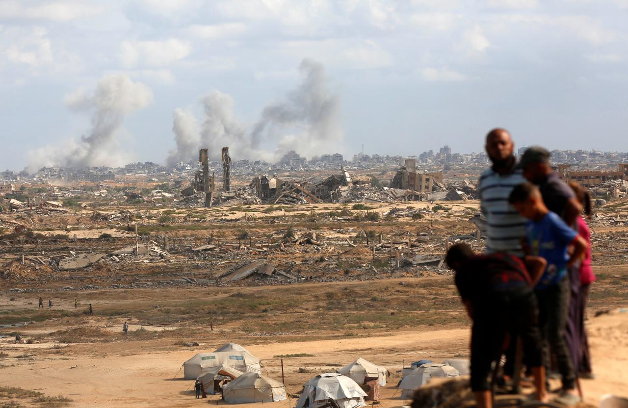 Smokes rise from residential areas following Israeli military attacks on several areas south of Gaza City, Gaza on October 06, 2025. (AA Photo)