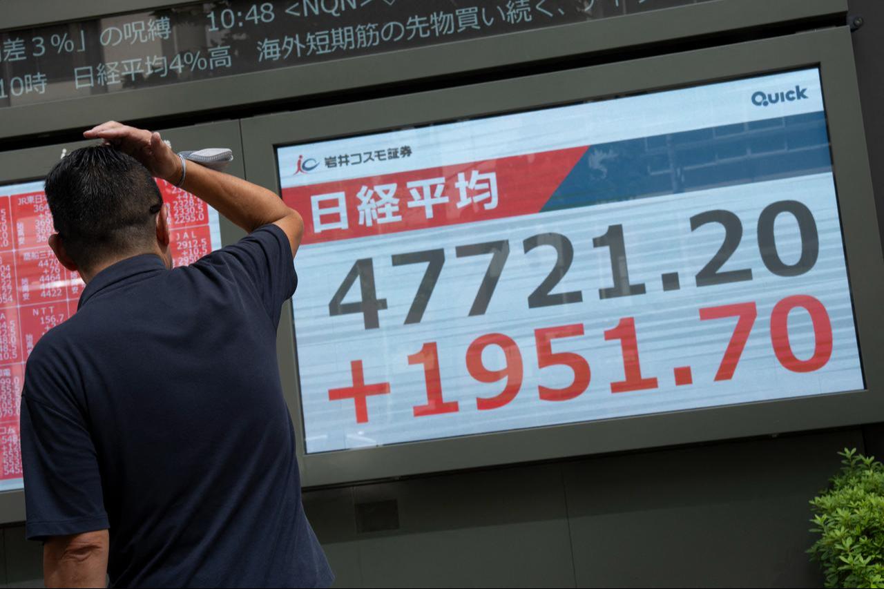 A man looks at an electronic board displaying the Nikkei Stock Average on the Tokyo Stock Exchange along a street in Tokyo, Japan, October 6, 2025. (AFP Photo)