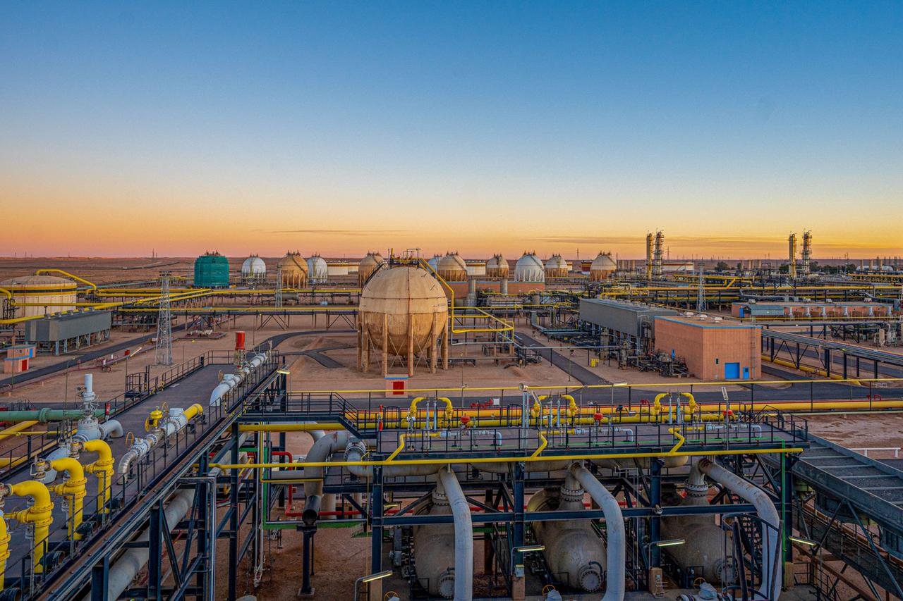 A Sonatrach gas processing and boosting facility in the Algerian desert. (Photo via sonatrach.com)