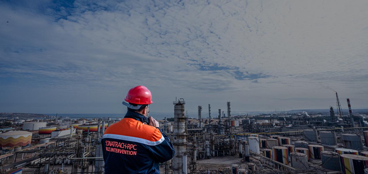 A Sonatrach worker oversees operations at an oil refinery complex in Algeria. (Photo via sonatrach.com)