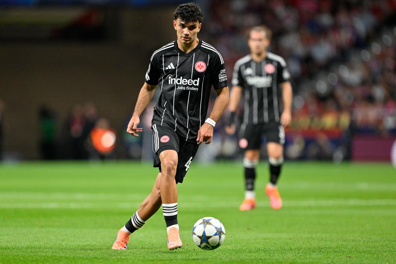 Eintracht Frankfurt midfielder Can Uzun on the ball during the UEFA Champions League group stage match against Atletico Madrid in Madrid, Spain, September 30, 2025. (AA Photo)