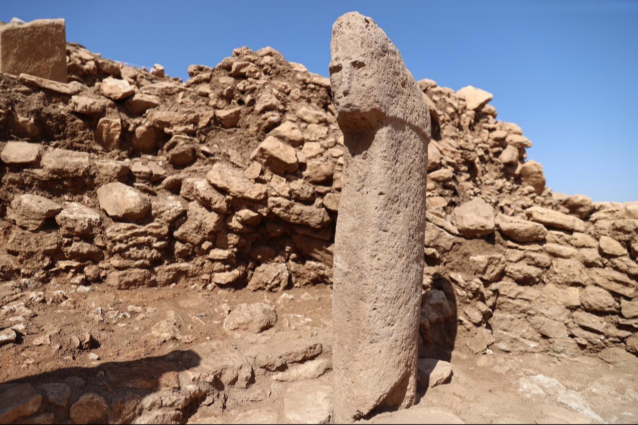 A view of the 12,000-year-old T-shaped pillar featuring a human face discovered at Karahantepe in Sanliurfa, southeastern Türkiye, Oct. 6, 2025. (AA Photo)