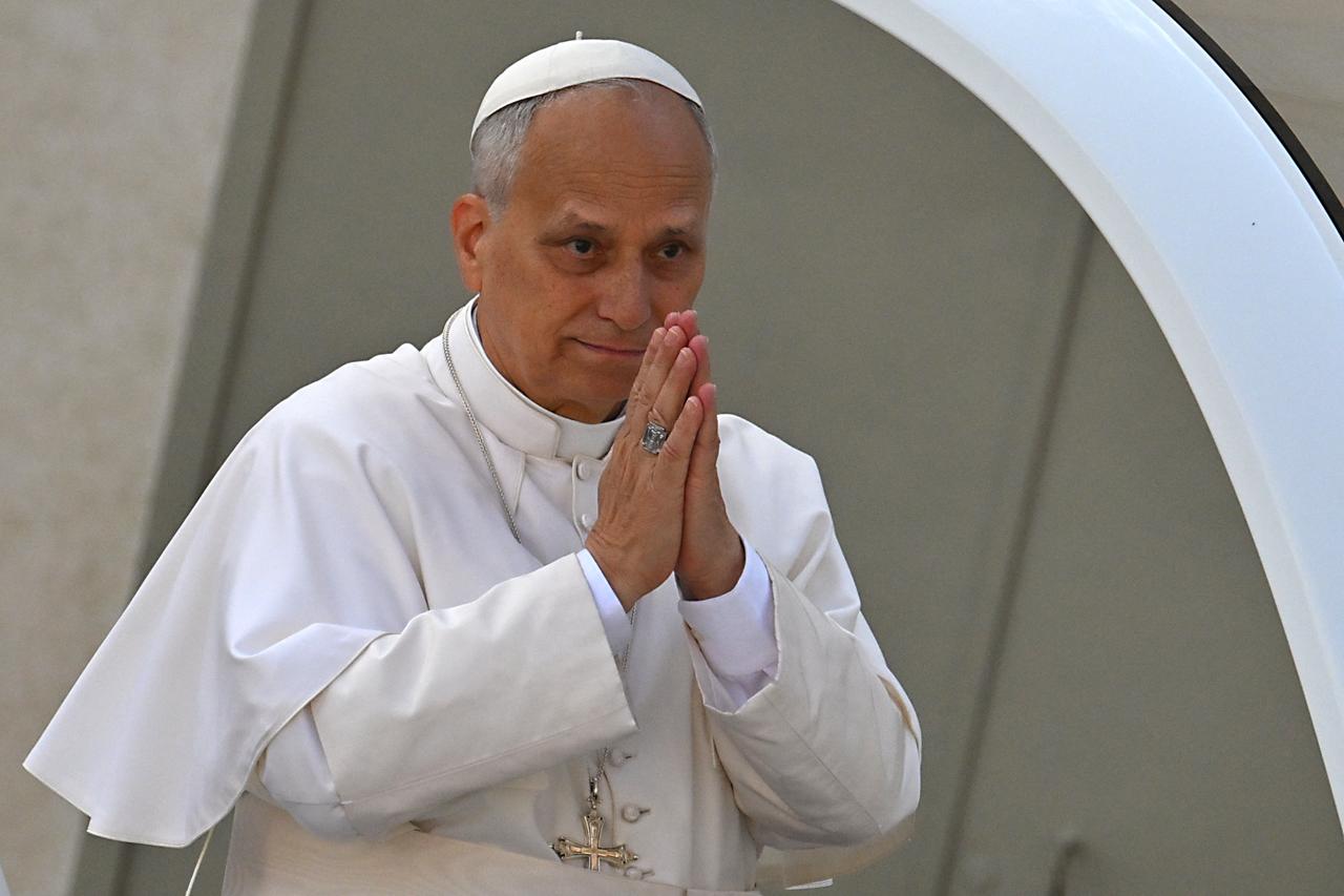 Pope Leo XIV gestures to faithfull from the popemobile as he leaves St. Peters Square at the Vatican after the Jubilee Mass for the missionary world and migrants, Oct. 5, 2025. (AFP Photo)