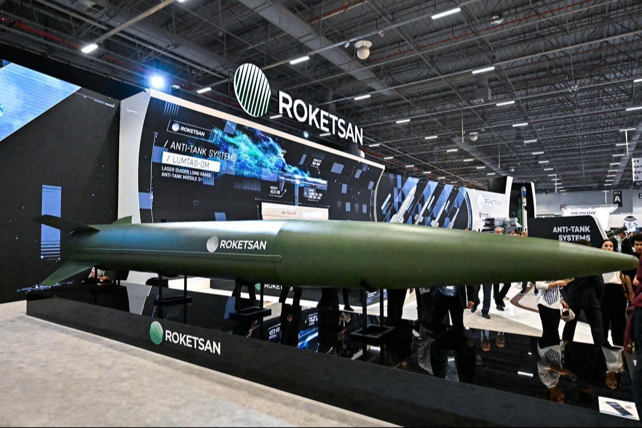 Roketsans Tayfun Blok-4 Balistik Füzesi, 26 Temmuz 2025'te İstanbul, Türkiye'deki 17. Uluslararası Savunma Sanayi Fuarı'nda (IDEF 2025) sergilendi.
