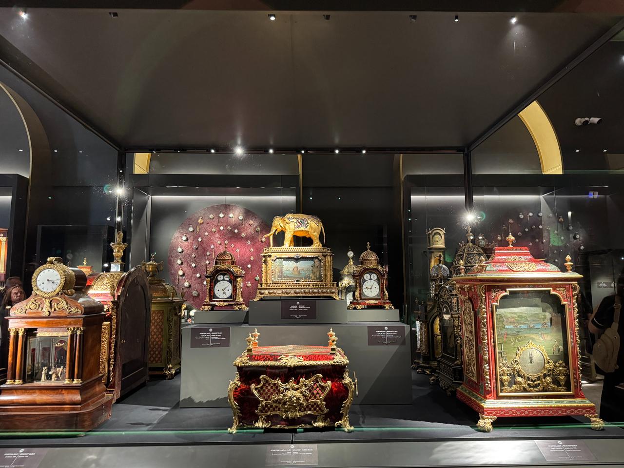 Exquisitely crafted Ottoman and European clocks displayed at the new Clock Museum inside Topkapi Palace in Istanbul, Türkiye, Oct. 7, 2025. (IHA Photo)
