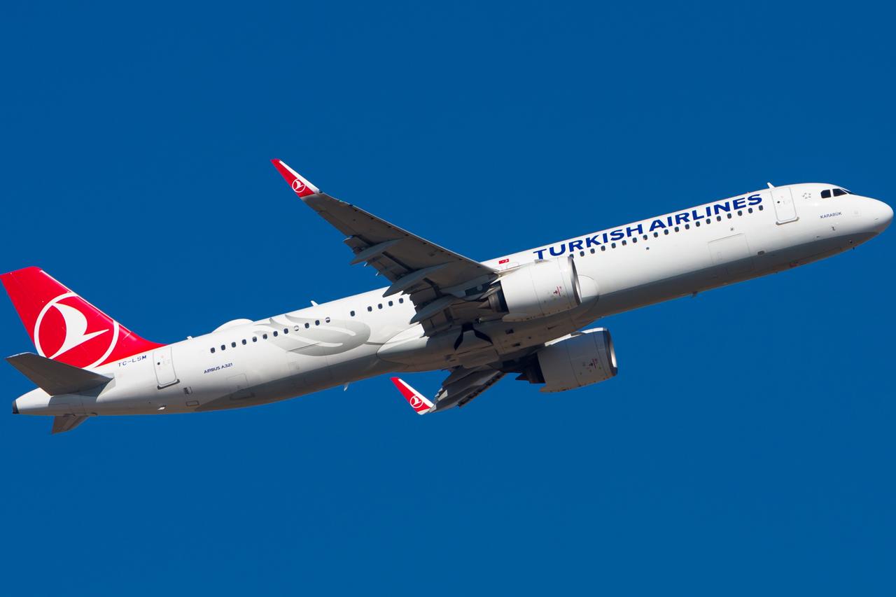 A Turkish Airlines Airbus A321neo aircraft takes off from Istanbul, Türkiye. (Adobe Stock Photo)