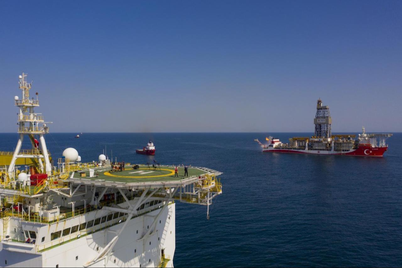 Fatih and Kanuni drilling ships are seen as Kanuni drilling vessel completed the flow test of Turkali-2 well at Sakarya Gas Field, in Zonguldak, Türkiye on Jul. 29, 2021 (AA Photo)