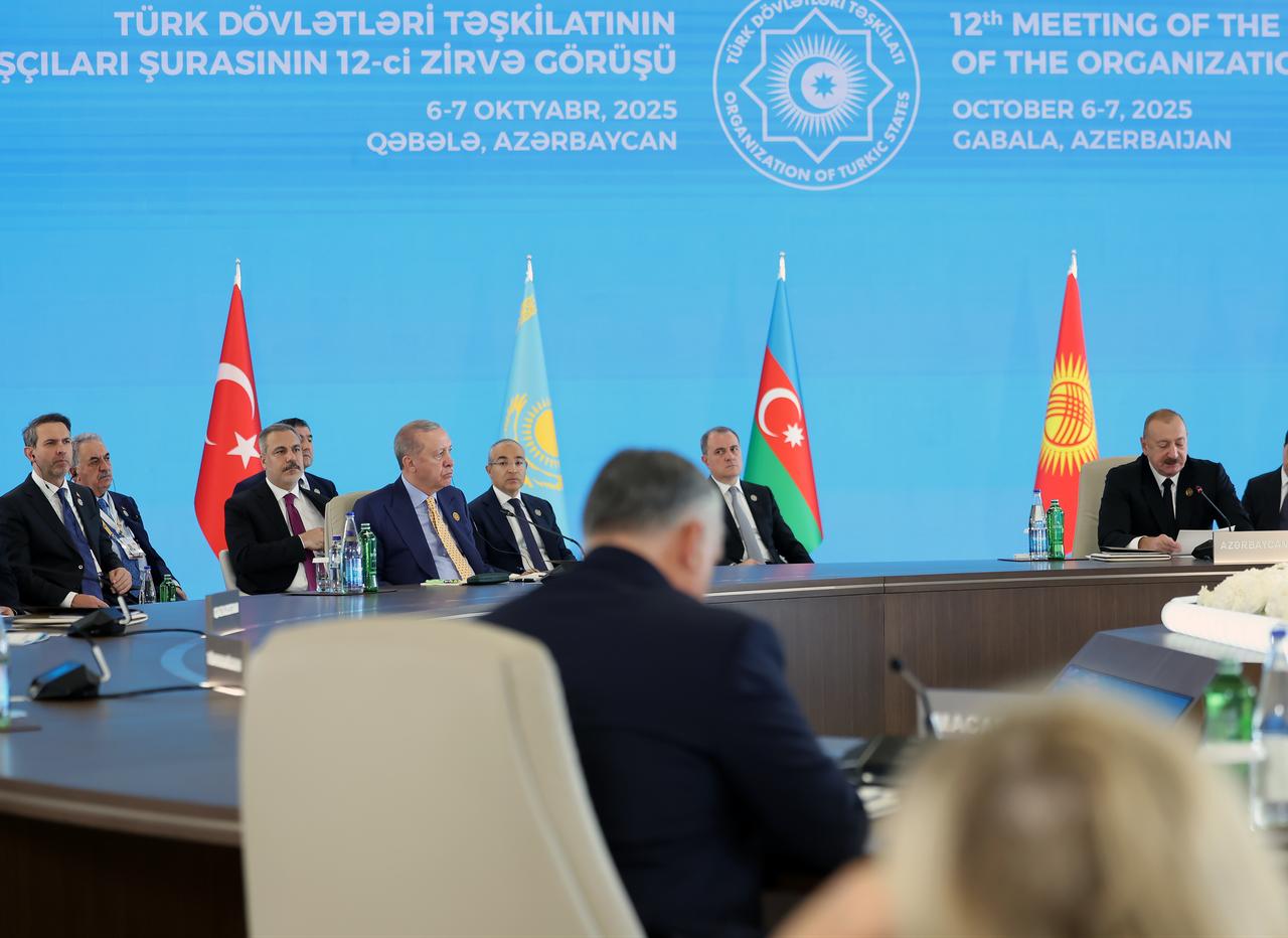 President Erdogan and Azerbaijani President Aliyev (R) at the 12th Meeting of the Council of Heads of State of the Organization of Turkic States in Gabala, Azerbaijan, Oct. 7, 2025. (Photo via Turkish Presidency/Mustafa Kamaci)