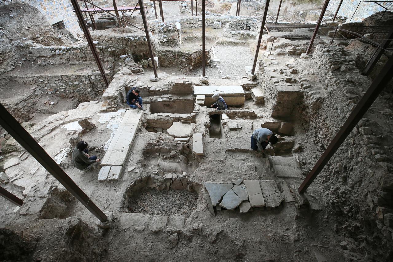 Bursa, Türkiye'deki İznik Çini Fırınları'nda ortaya çıkarılan Bizans şapeli ve çevresindeki yapıları genel bir görünüm, 7 Ekim 2025. (AA Fotoğraf)