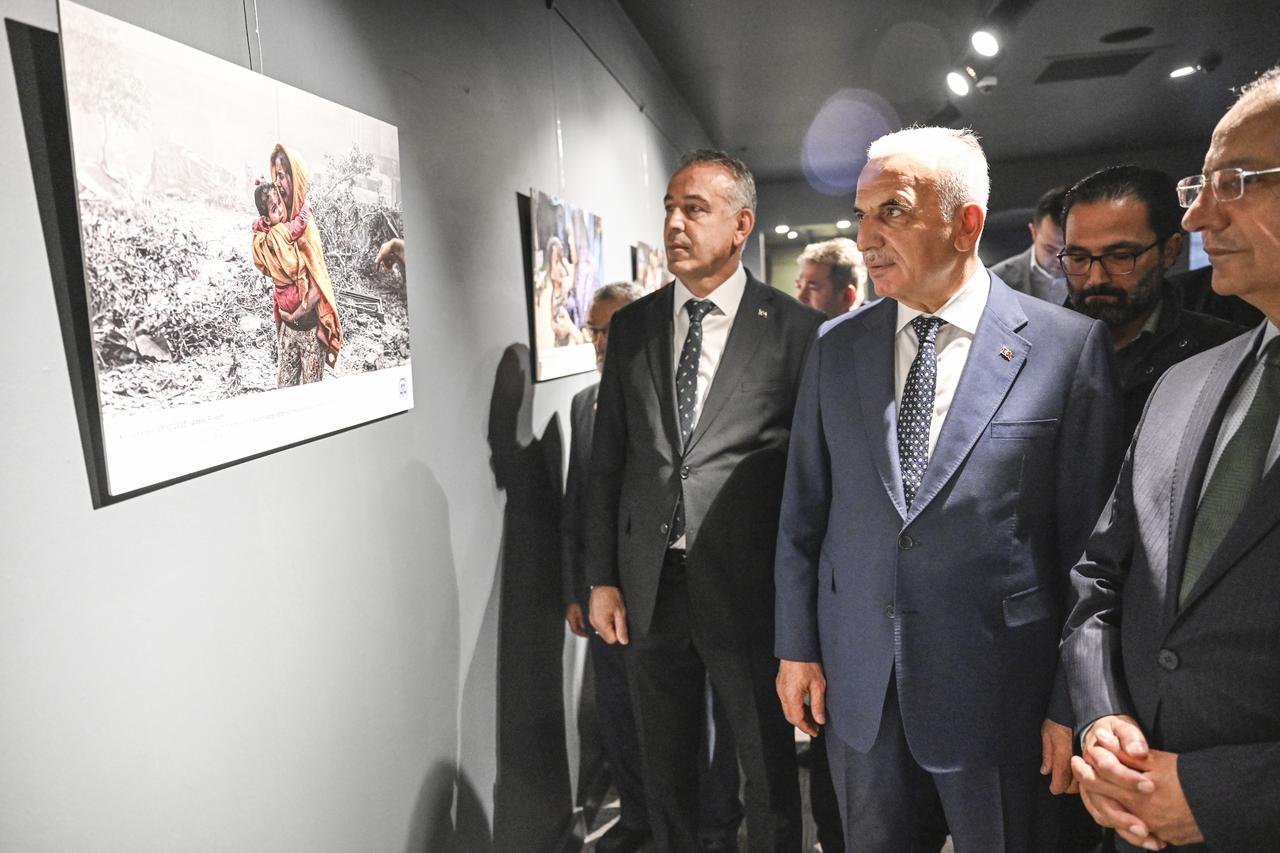 Umraniye Mayor Ismet Yildirim (C) visits Anadolu’s The Witness exhibition featuring photographs from Gaza, at the Umraniye Culture and Art Center in Istanbul, Türkiye, Oct. 7, 2025. (AA Photo)