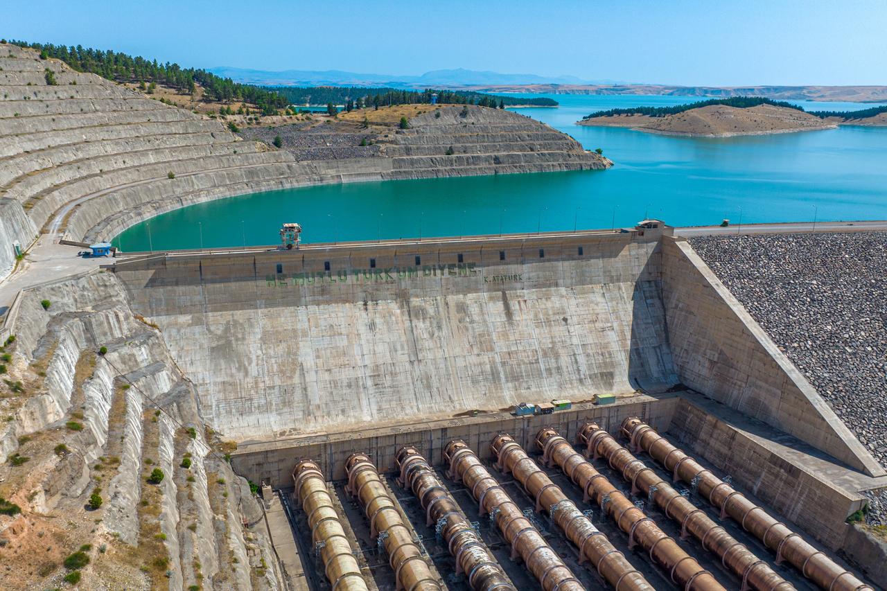 Aerial panoramic view of the Ataturk Dam and reservoir near Bozova in Sanliurfa, Türkiye. (Adobe Stock Photo)