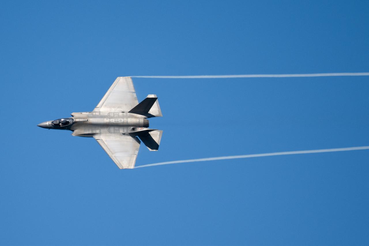 A US Navy F-35 performs a fly-by for the US president and first lady as they visit the USS George H.W. Bush aircraft carrier which is out at sea near Norfolk, Virginia, October 5, 2025. (AFP Photo)