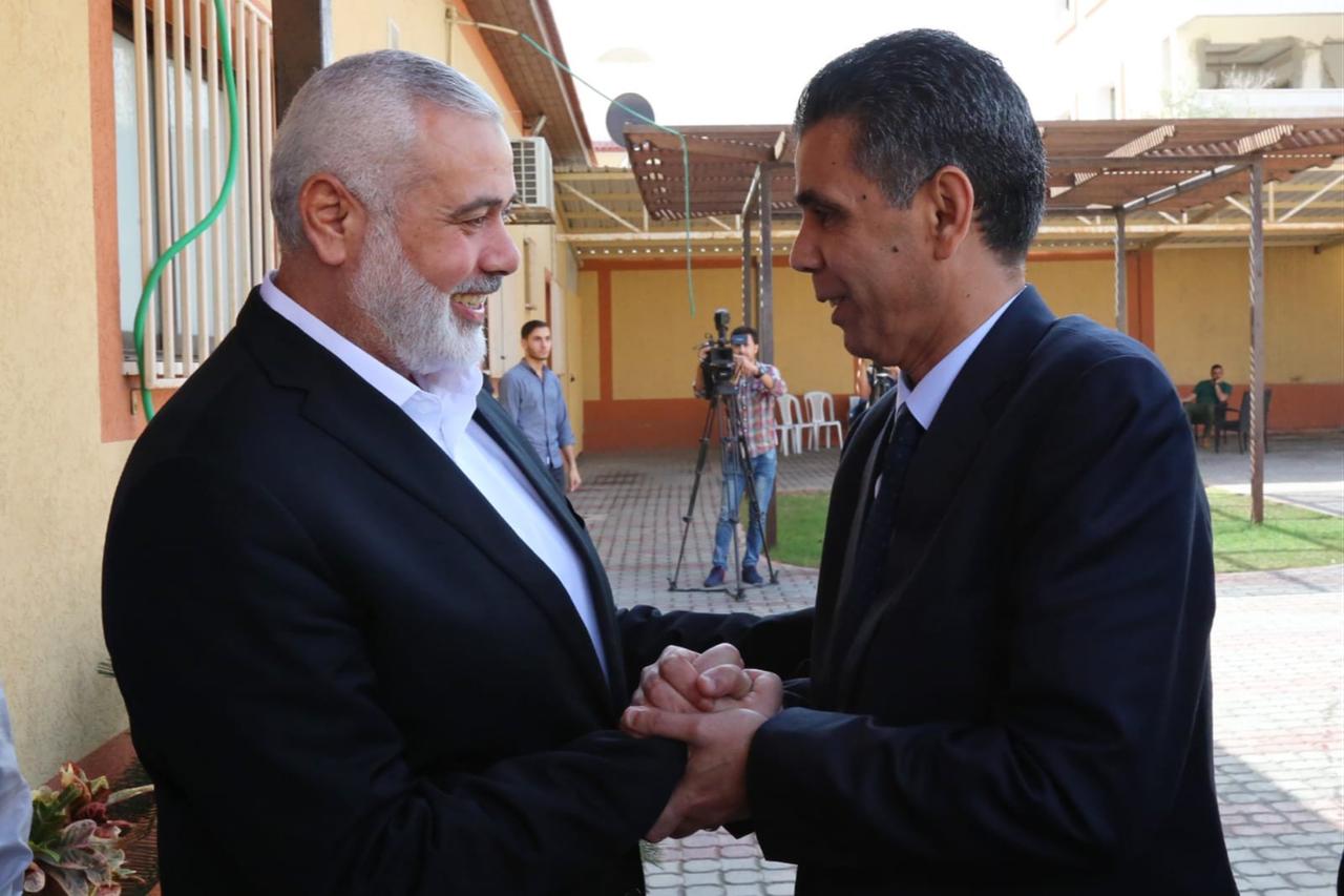 Üçlü bir toplantı, Hamas lideri İsmail Haniyeh, BM elçisi Nickolay Mladenov ve Mısır güvenlik heyetini Refah geçiş noktasının iyileştirilmesi ve Gazze'de Mısır ile ticaretin geliştirilmesi konusunu görüşmek üzere bir araya getirdi, 2 Şubat 2019,(Fotoğraf Sahafahh aracılığıyla)