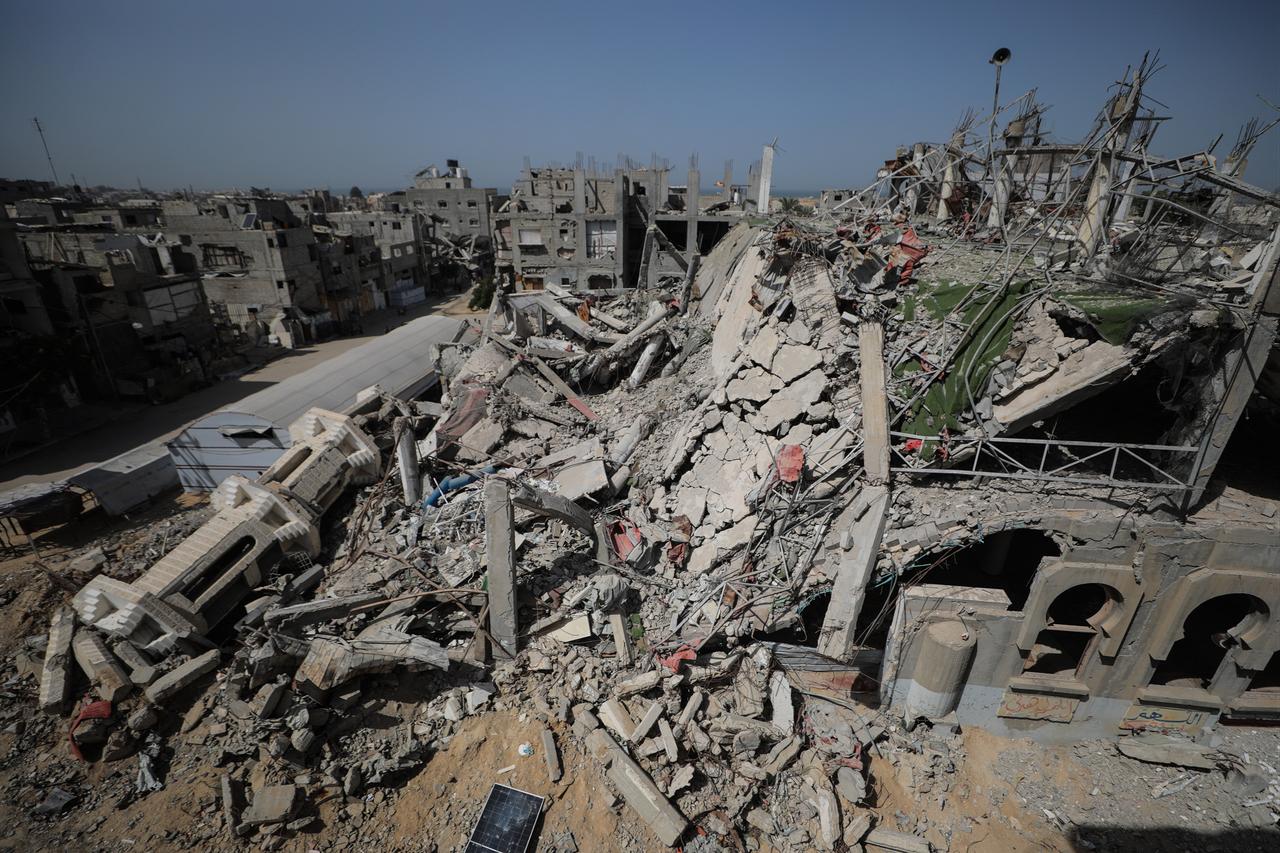 A view of the partially collapsed mosque after Israeli attacks on Gaza City, Gaza, Oct. 4, 2025. (AA Photo)