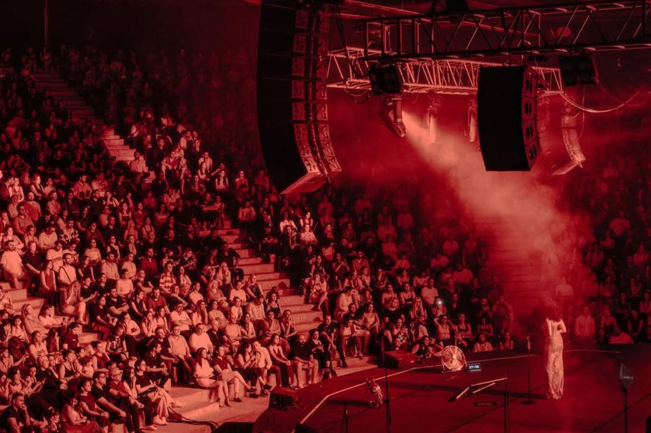 Melike Sahin performs for a packed audience in Adana, Türkiye, September 25, 2025. (Photo via Instagram / @melikesahin)