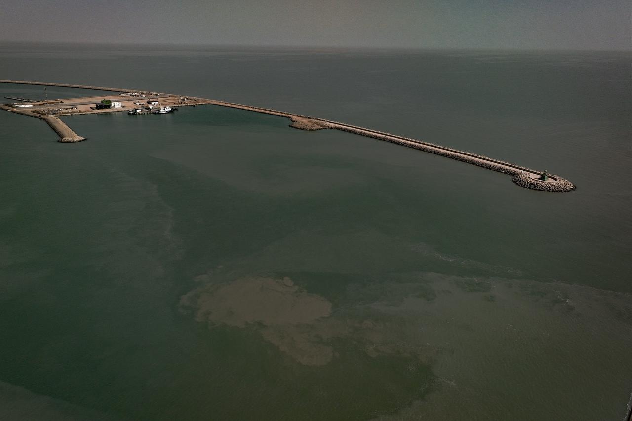 Limanda başlayan Geliştirme Yolu Projesi olarak Grand Faw Limanı'nın 7 Ekim 2025 tarihinde Irak'ın Basra kentinde inşaatı devam ediyor. (AA Fotoğraf)