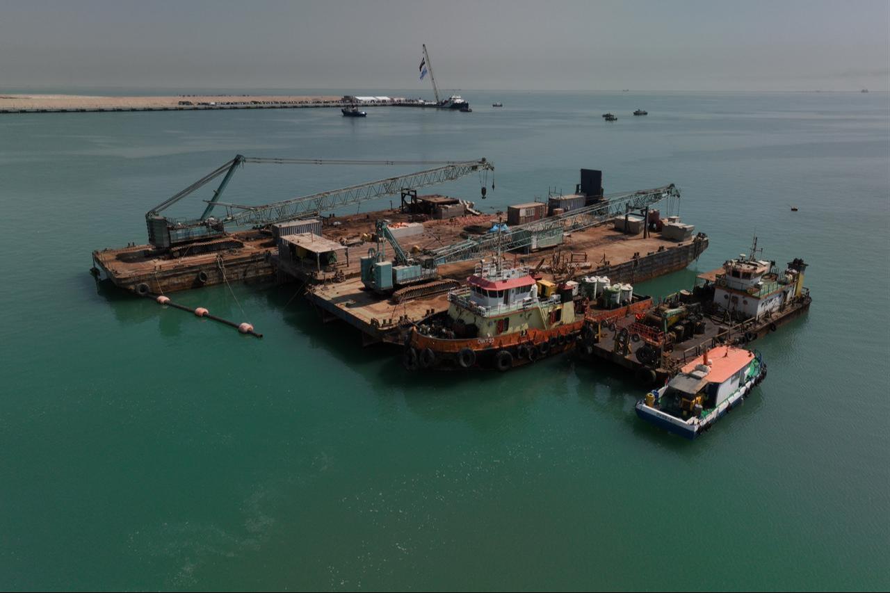 Limanda başlayan Geliştirme Yolu Projesi olarak Grand Faw Limanı'nın 7 Ekim 2025 tarihinde Irak'ın Basra kentinde inşaatı devam ediyor. (AA Fotoğraf)