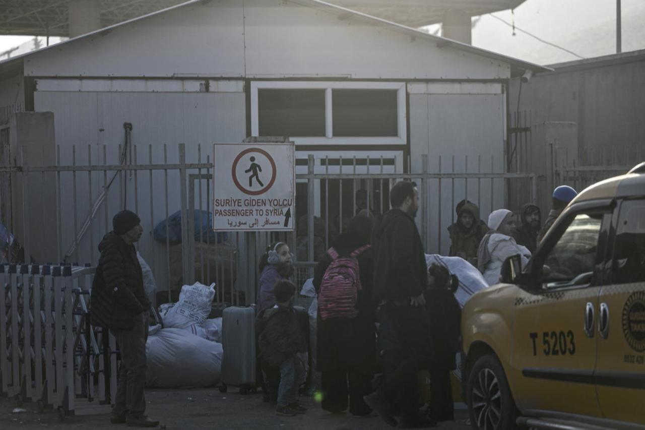 550,000 Syrian refugees return home from Türkiye after Assad's fall