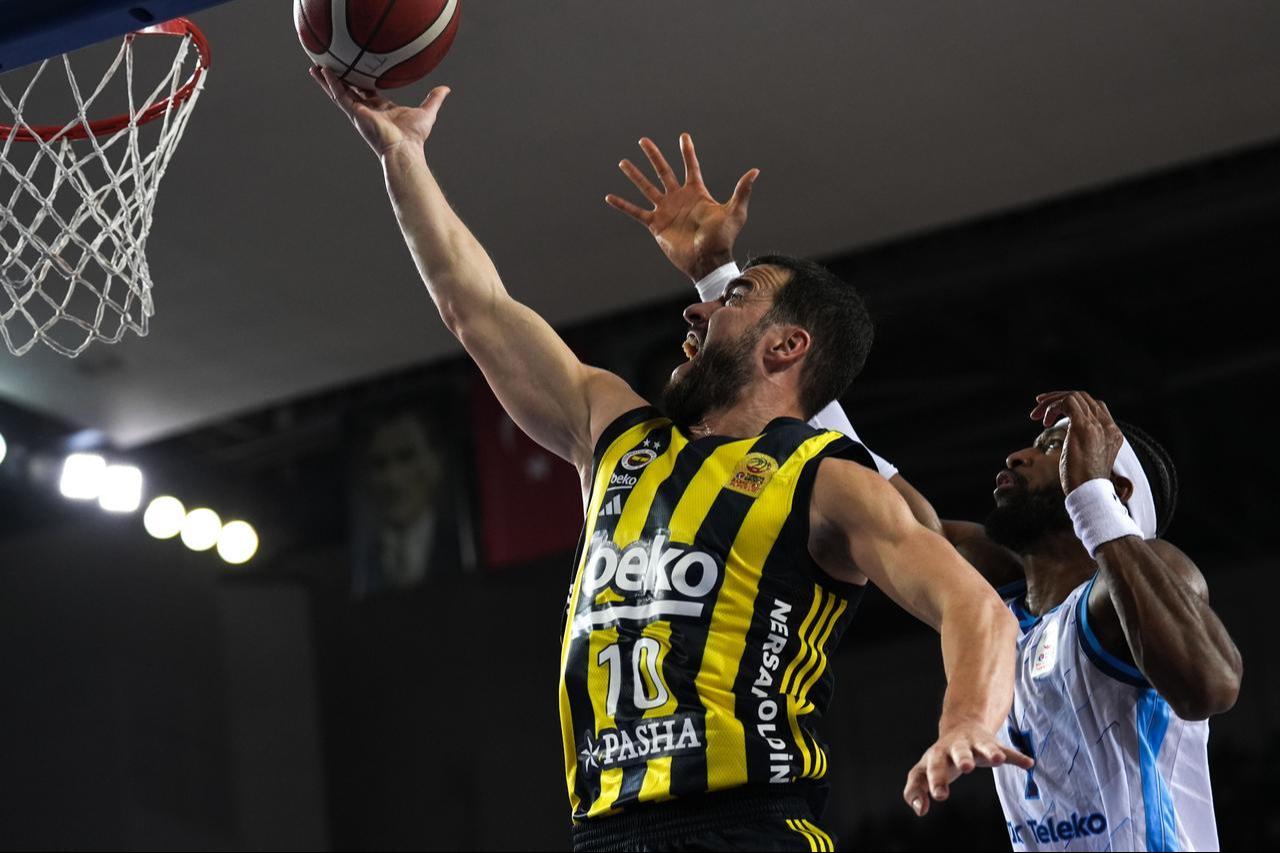 In Türkiye Sigorta Basketball Super League quarterfinal second match, Türk Telekom and Fenerbahce Beko face off at Ankara Sports Hall; Fenerbahce player Melih Mahmutoglu (10) competes with opponent Kyle Alexander (7) in one play,  Ankara, Türkiye, May 31, 2025. (AA Photo)