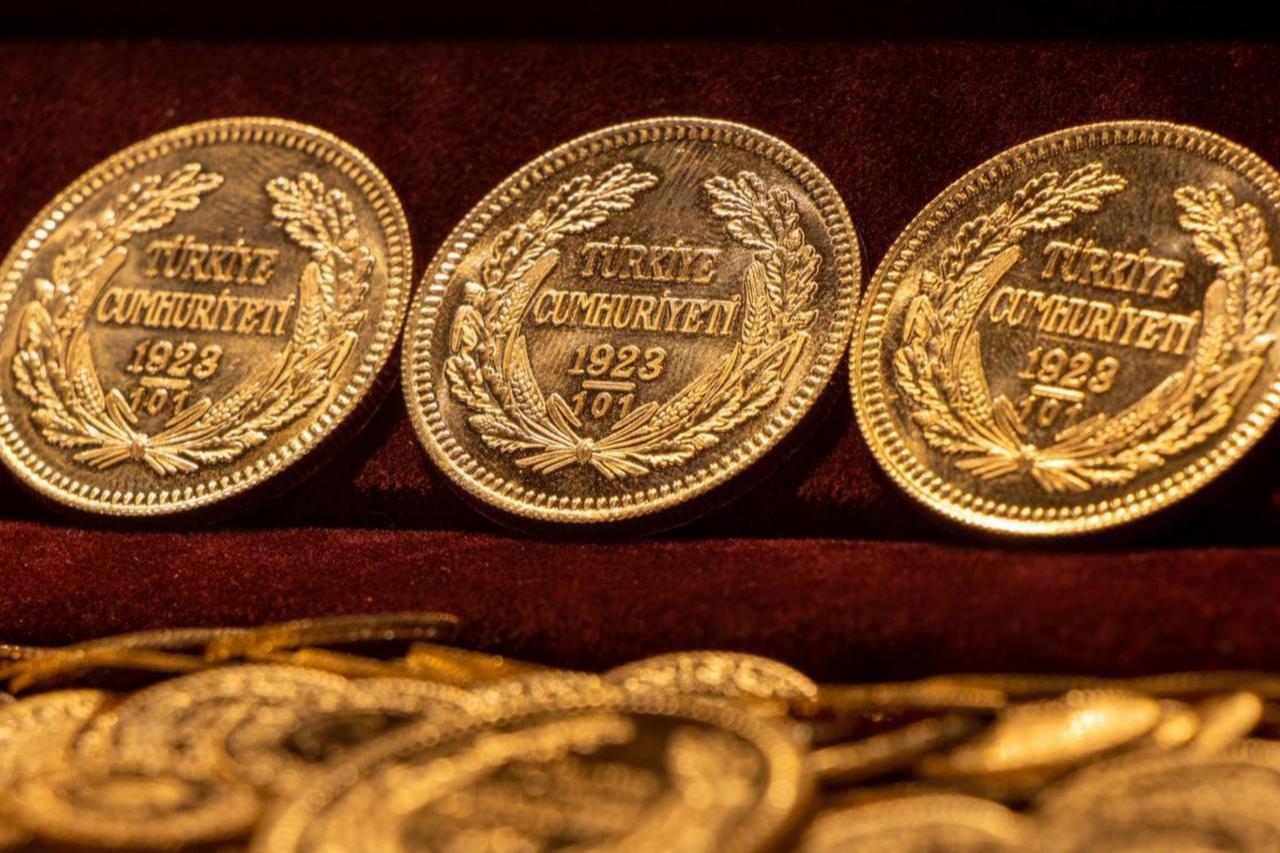 Republic Gold coins, the official gold unit produced by the Turkish state, are displayed on a display surface at a jewelry store in Istanbul, Türkiye, April 17, 2025. (Adobe Stock Photo)