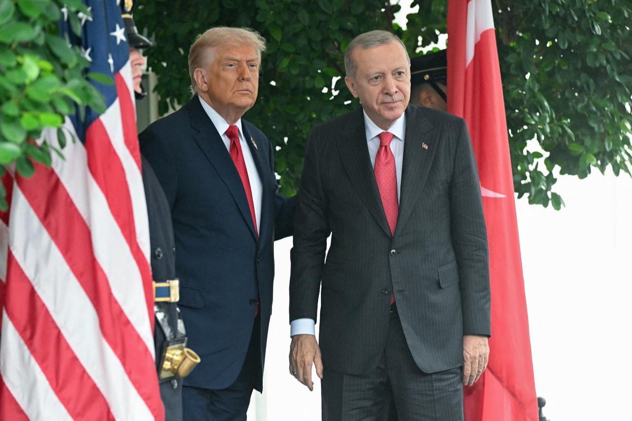 US President Donald Trump greets President Recep Tayyip Erdogan as Erdogan arrives at the White House in Washington, DC, Sept. 25, 2025. (AFP Photo)