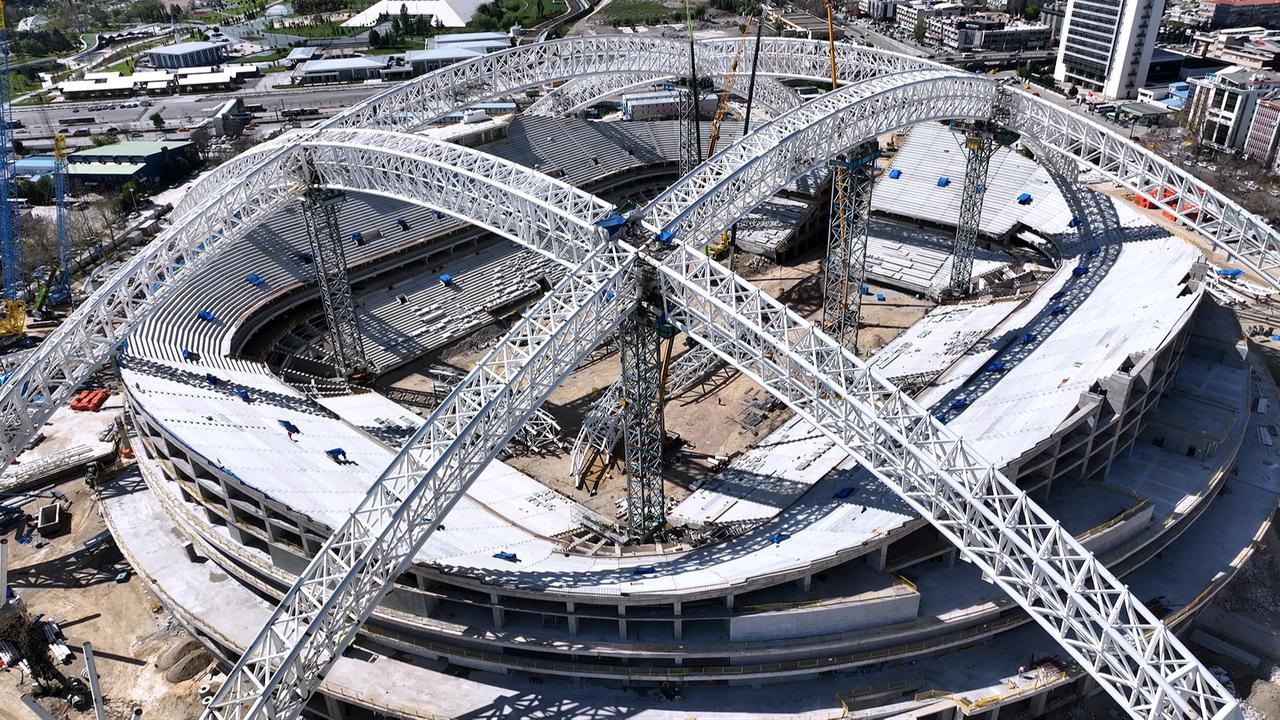 The Ankara 19 Mayis Stadium currently under construction, will follow similar stadiums in the USA and China to become the world’s third stadium with 285-meter steel roof span. (Photo via Ministry of Environment, Urbanization and Climate Change)