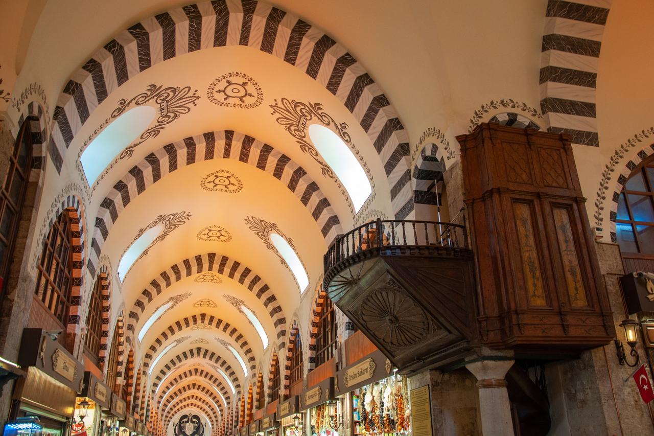 Istanbul police raid Grand Bazaar in nearly $10M money-laundering scheme, 76 detained