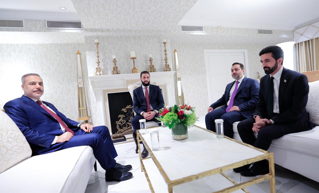 Turkish Foreign Minister Hakan Fidan (L) meets President of Syria Ahmed al-Sharaa in Washington, United States on November 10, 2025. (Turkish Foreign Ministry HO / AA Photo)