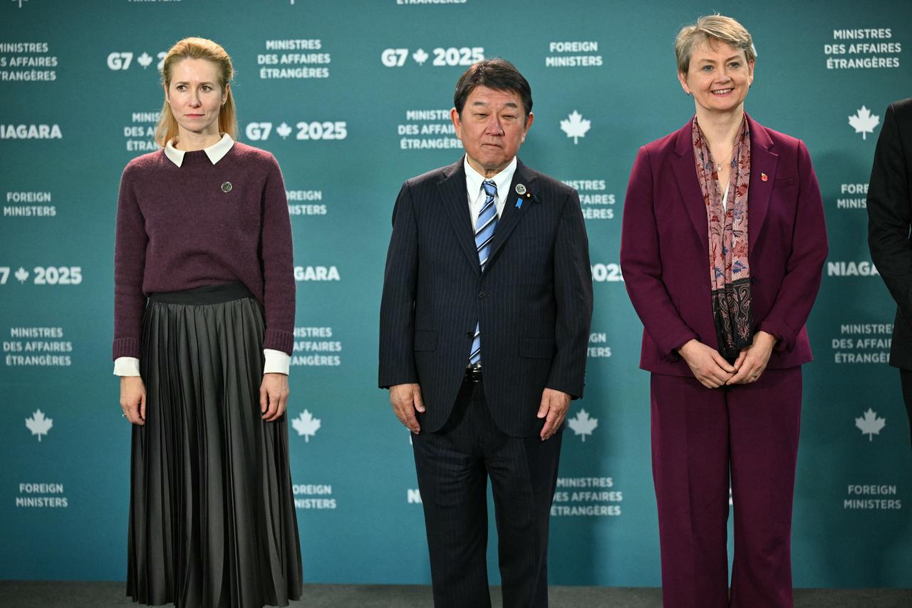 Foreign Ministers (L-R) European Union’s Kaja Kallas, Japan’s Toshimitsu Motegi and Britain's Yvette Cooper pose for the family photo during the G7 Foreign Ministers' meeting at the White Oaks Resort in Niagara-on-the-Lake, Canada on November 11, 2025. (Photo by Mandel NGAN / POOL / AFP)