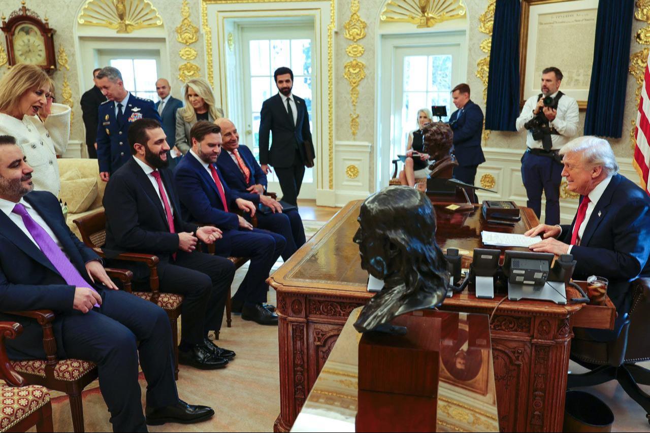 This handout photograph released by the official Syrian Arab News Agency (SANA) shows US President Donald Trump (R) meeting with Syrias President Ahmed al-Sharaa (2nd L), seated along side Syrias Foreign Minister Asaad al-Shaibani (L), US Vice President JD Vance (2nd R) and US envoy for Syria Tom Barrak (R), at the White House in Washington DC, US, on Nov. 10, 2025. (AFP Photo)