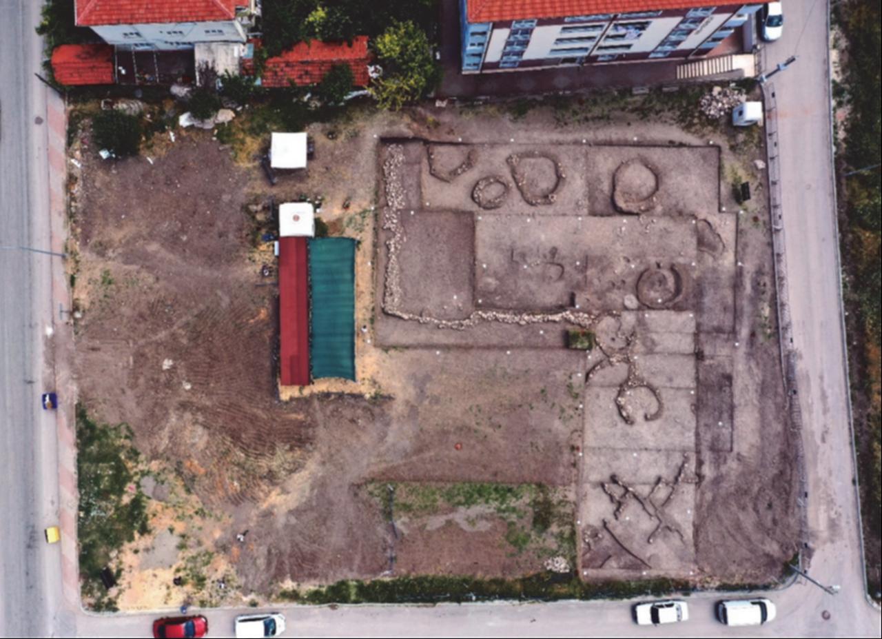 An aeiral view of the Bahcelievler excavation area within modern Bilecik, showing the Iron Age structures and excavation grid. (Photo via Bahcelievler Excavations/Study published in Gephyra Journal)