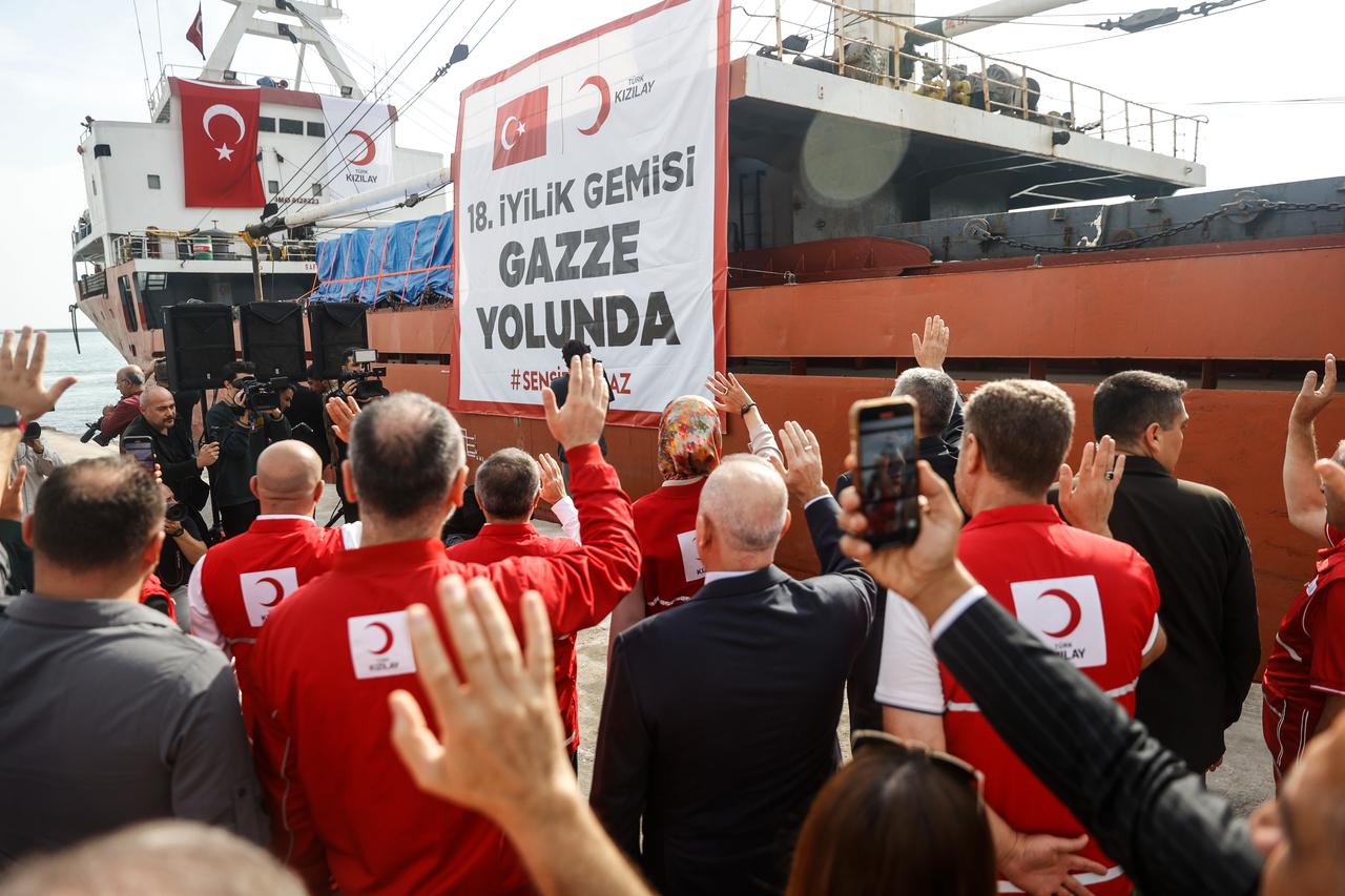 The 18th "Goodness Ship," prepared by the Turkish Red Crescent and carrying around 800 tons of humanitarian aid for Gaza, has departed from Mersin International Port, Türkiye, on Nov. 12, 2025. (AA Photo)