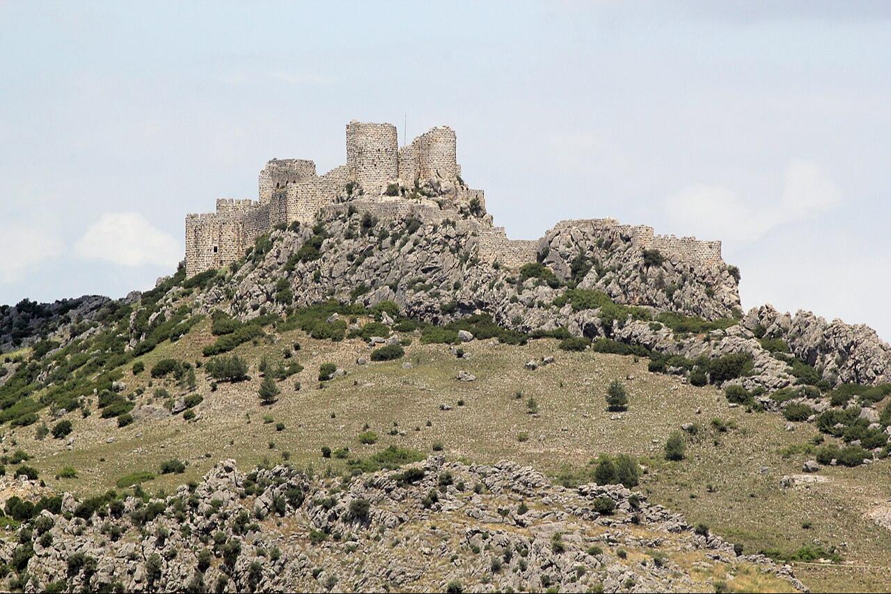 The Yilankale (Castle of Snakes) in Adana, Türkiye, believed in folklore to be one of the places where Shahmaran once lived. (Photo via Wikimedia)