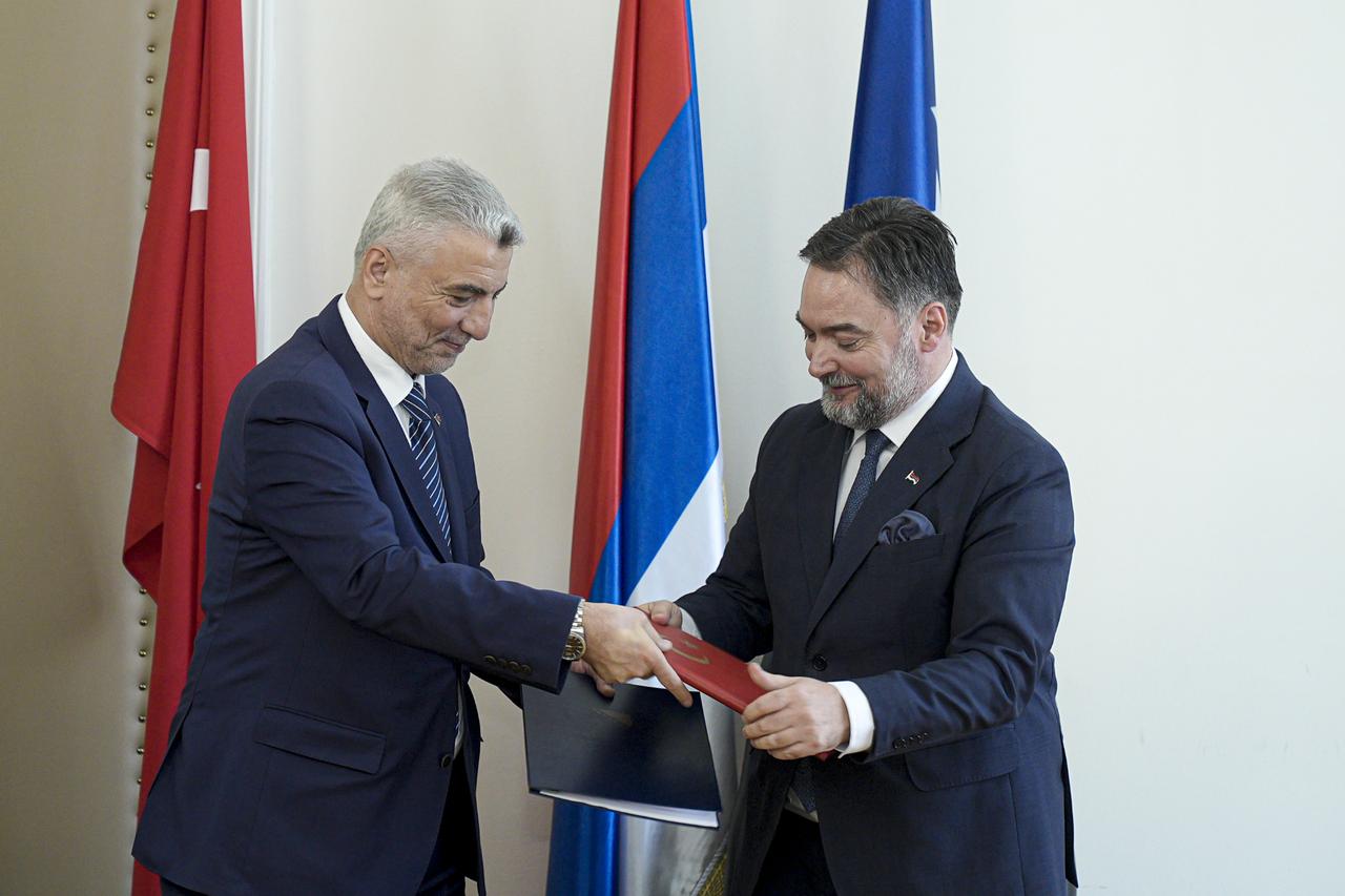 Türkiye and Bosnia sign updated trade pact as commerce exceeds $1 billion