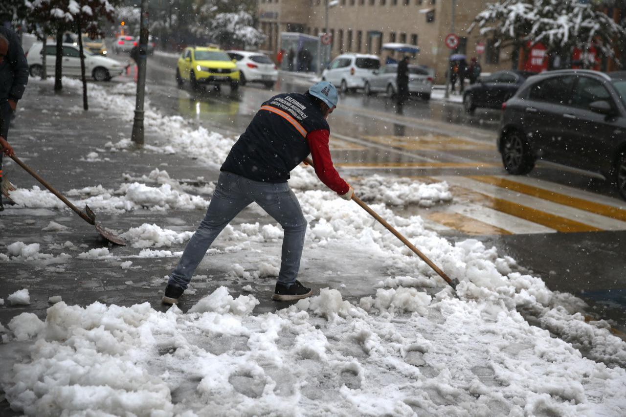Municipal worker is clearing snow from the streets following heavy snowfall. Erzurum, Türkiye, October 13, 2025. (AA Photo)