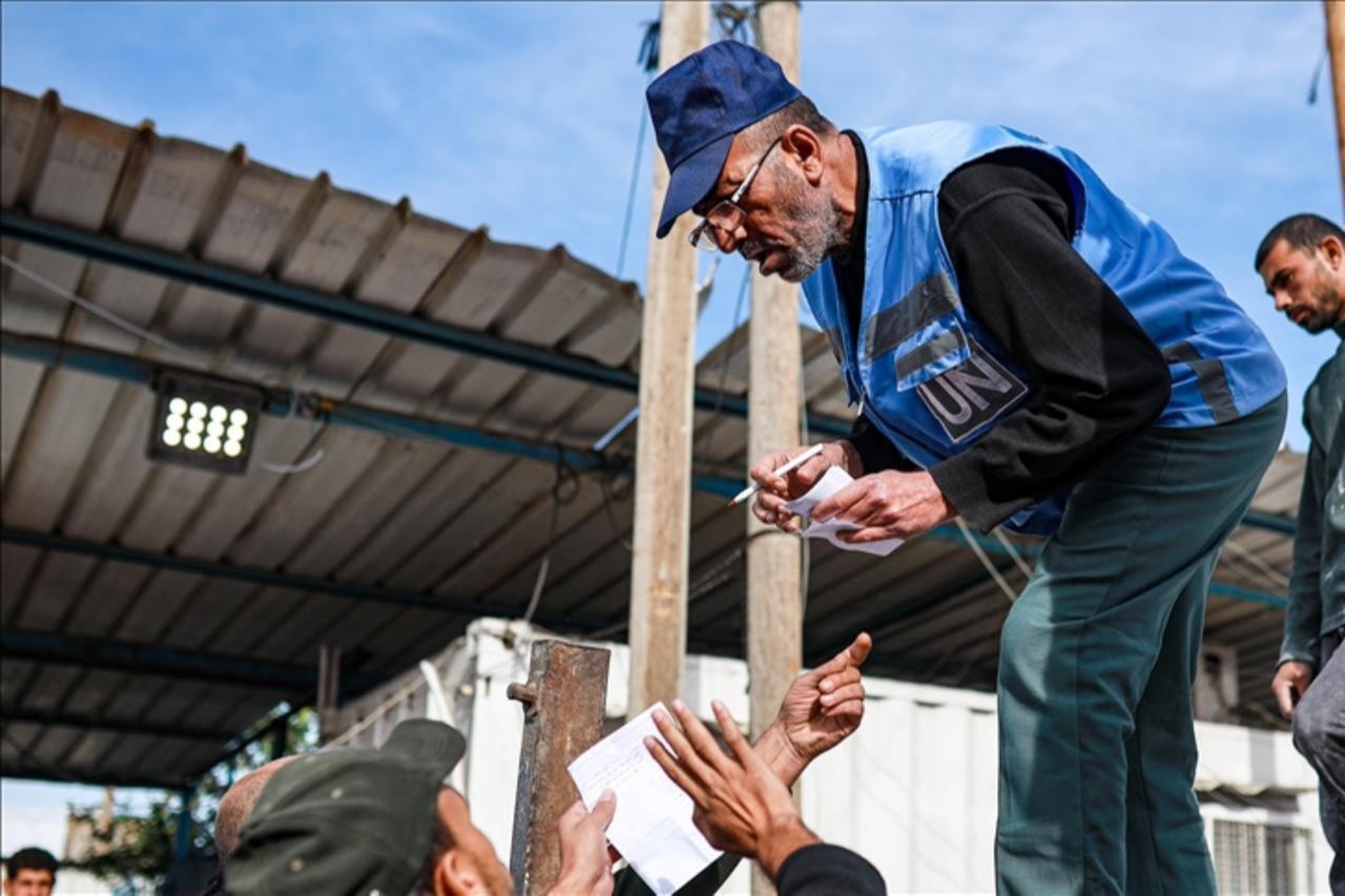 Fotoğraf, BM'nin Filistinli mültecilere yönelik kuruluşunu UNRWA personelini gösteriyor. Erişim tarihi: 22 Eylül 2025. (AA Fotoğrafı)