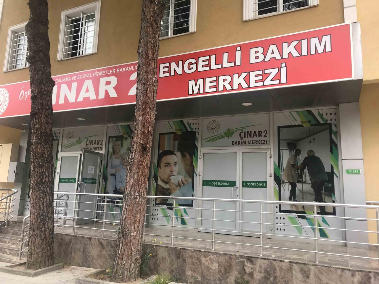 Resimde Türkiye'de bulunan engellilere yönelik bir bakım evinin dış cephesi gösterilmektedir.
