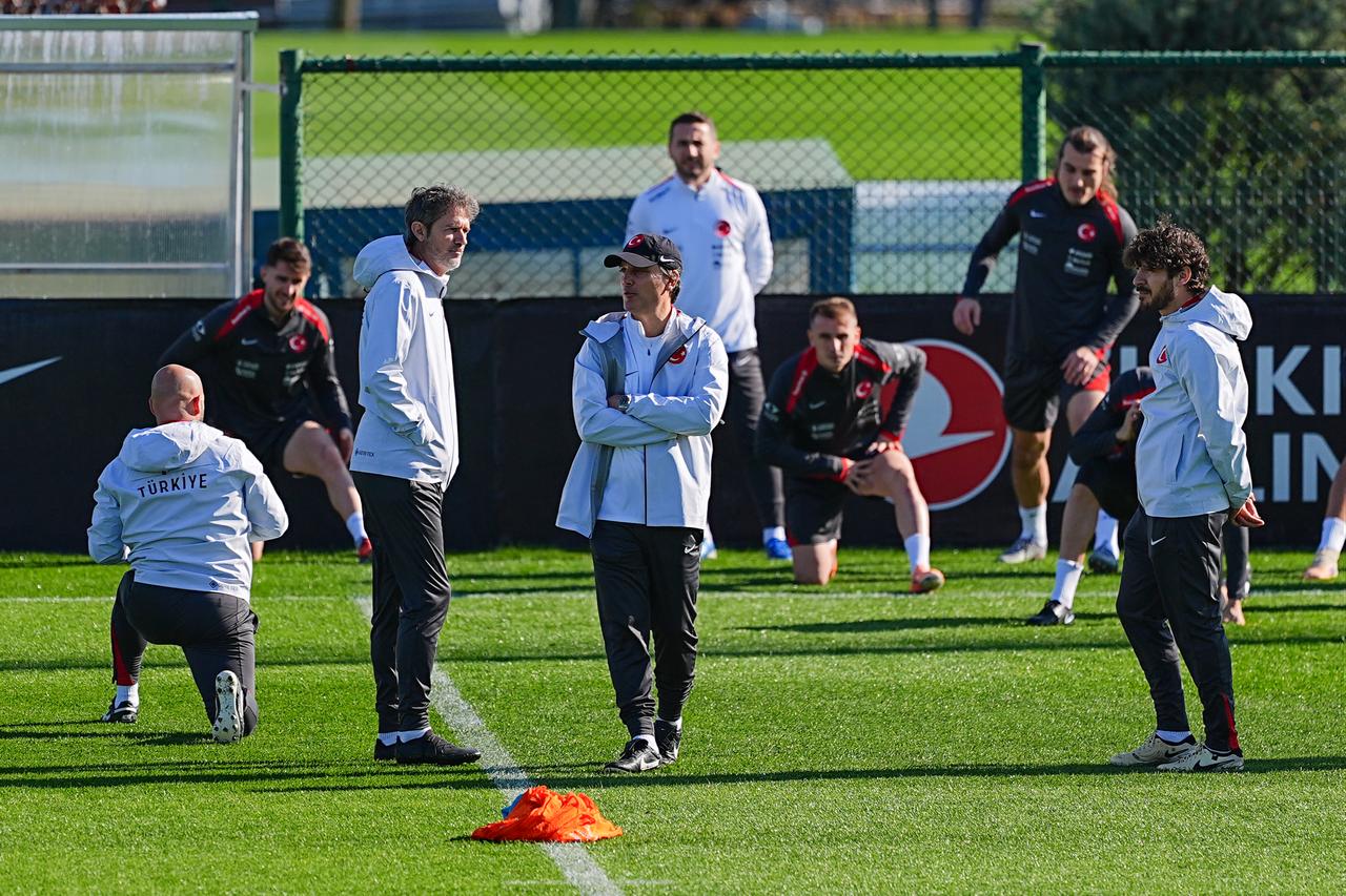 Head coach of Türkiye Vincenzo Montella leads the training session of Türkiye’s National Football Team for tomorrow's match against Bulgaria in Bursa, their fifth match in Group E of the 2026 FIFA World Cup European Qualifiers in Istanbul, Türkiye, Nov. 14, 2025. (AA Photo)