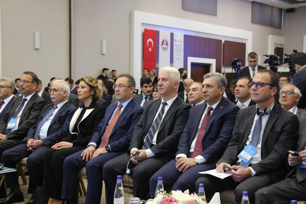 3. Balkan Anayasa Mahkemeleri Forumu, Türkiye Anayasa Mahkemesi ev sahipliğinde, Antalya Valisi Hulusi Şahin'in (r2) katılımıyla 15 Kasım 2025'te Antalya'da düzenlendi. (AA Fotoğraf)