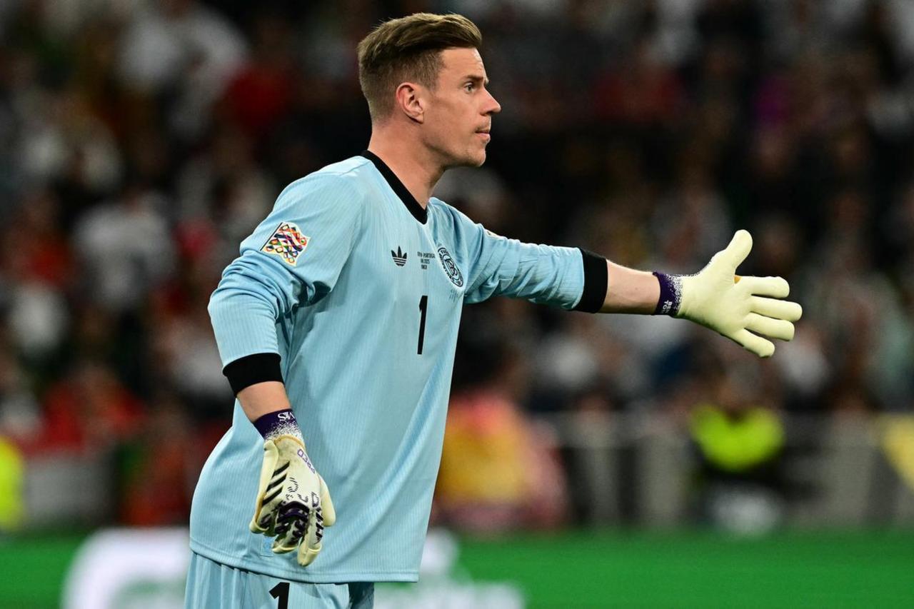 Besiktas eyeing Barcelona's Ter Stegen and Sassuolo's Lauriente, reports say