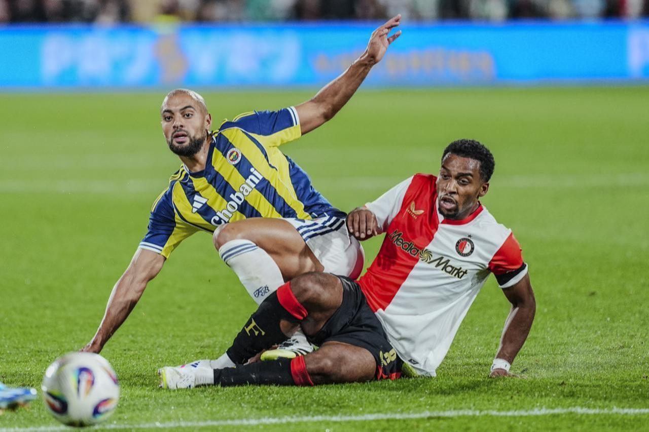 Quinten Timber (R) of Feyenoord in action against Sofyan Amrabat (L) of Fenerbahce during the UEFA Champions League third qualifying round first leg match between Fenerbahce and Feyenoord, in Rotterdam, the Netherlands, August 06, 2025. (AA Photo)