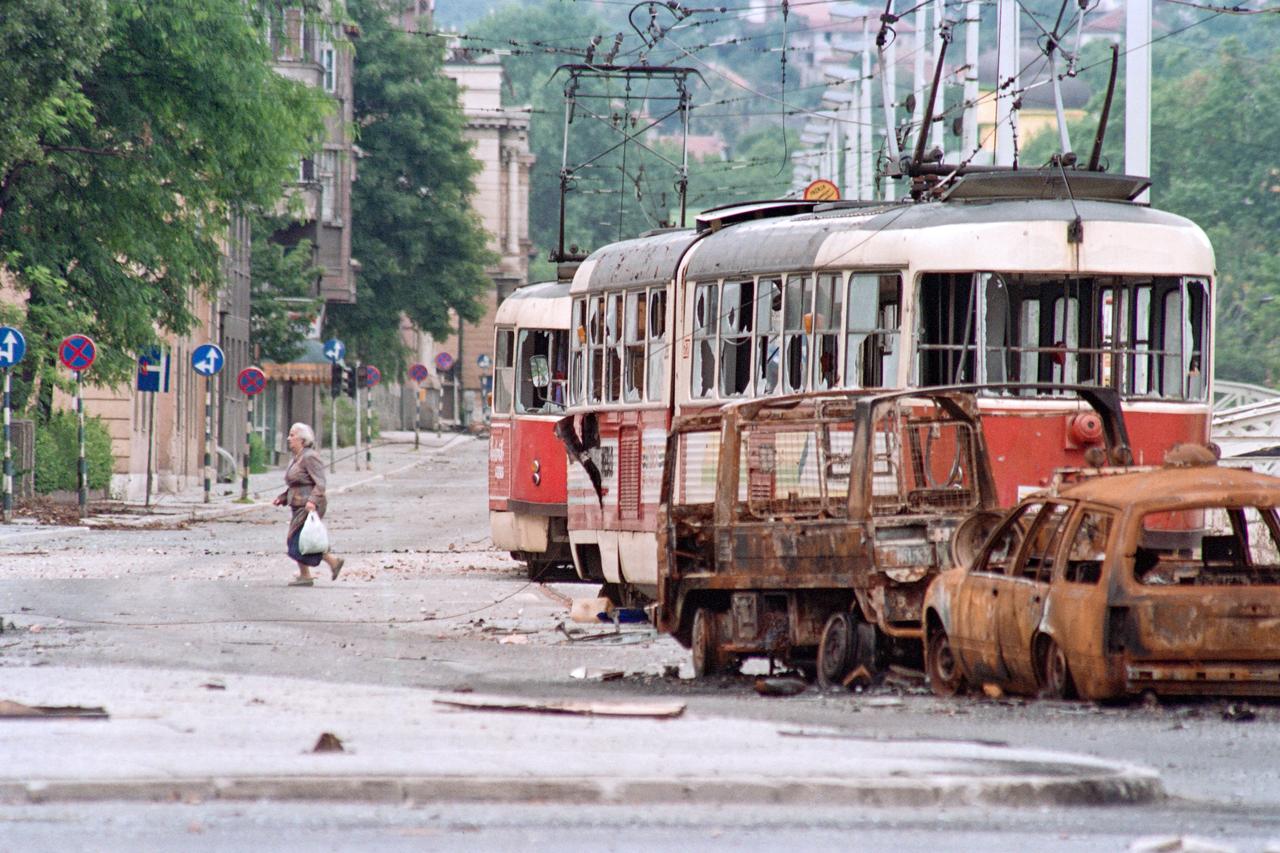 Picture taken on June 25, 1992 at Sarajevo showing an elderly resident taking advantage of the break in firing by going out for supplies. (AFP File Photo)