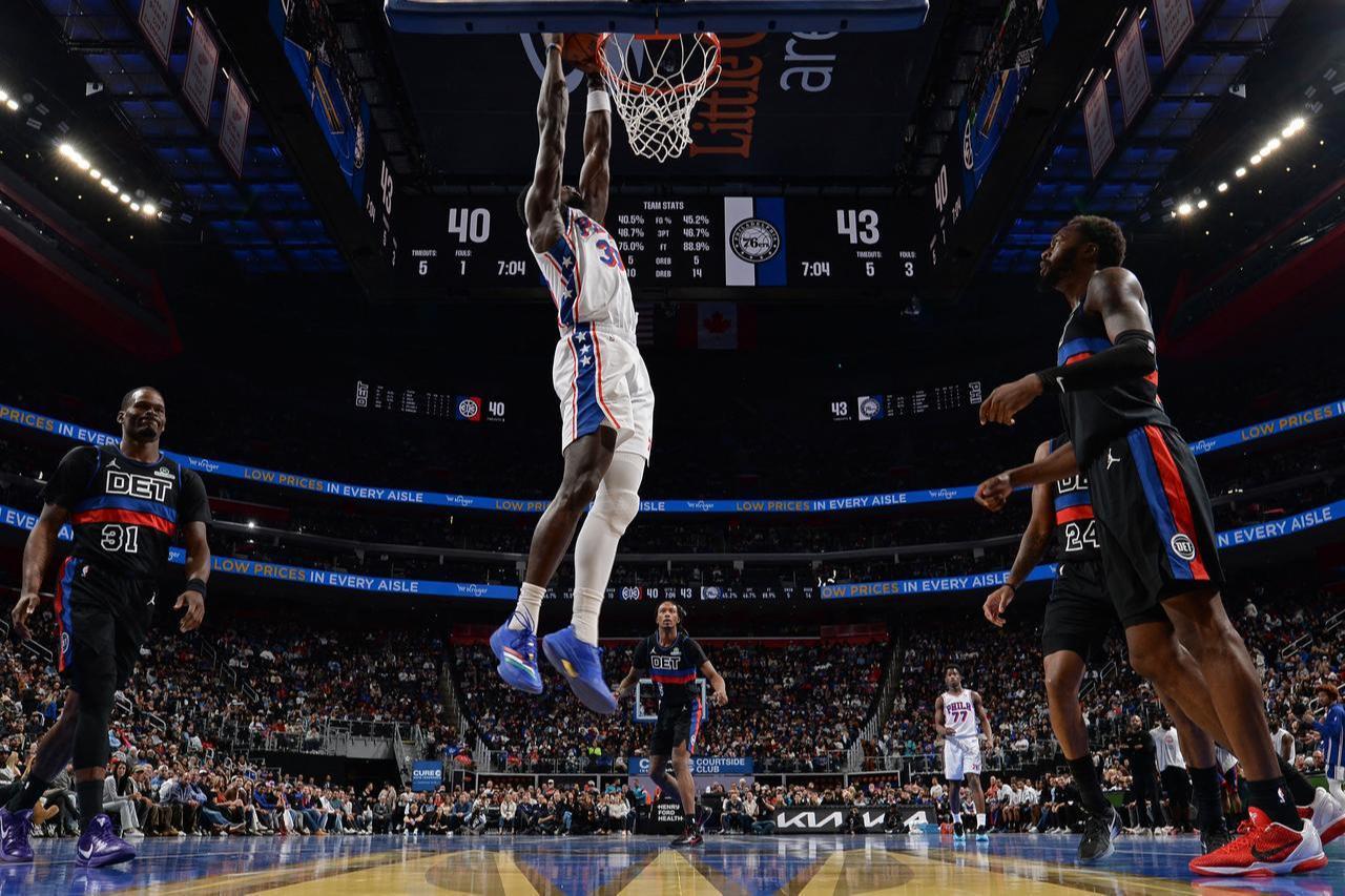 Adem Bona #30 of the Philadelphia 76ers dunks the ball during the game against the Detroit Pistons during the 2025-26 Emirates NBA Cup, at Little Caesars Arena in Detroit, Michigan, November 14, 2025. (AFP Photo)